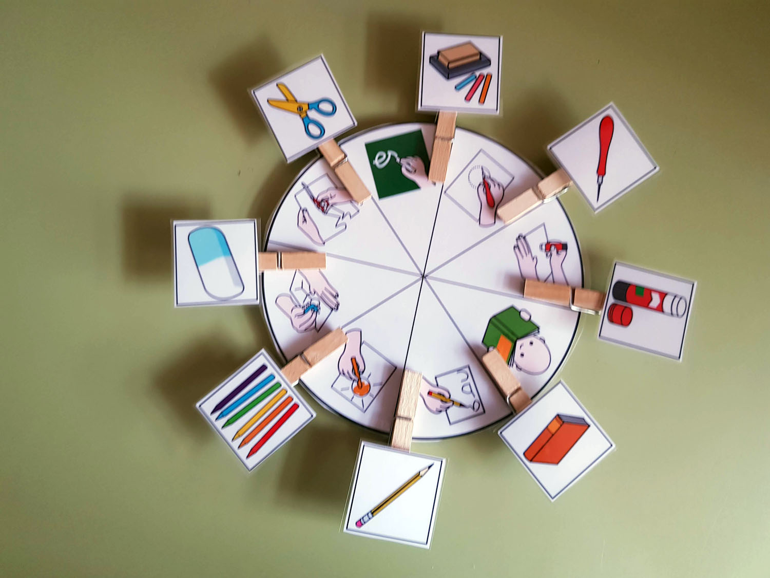 Material TEACCH - Ruleta de asociación de acciones y objetos del colegio.