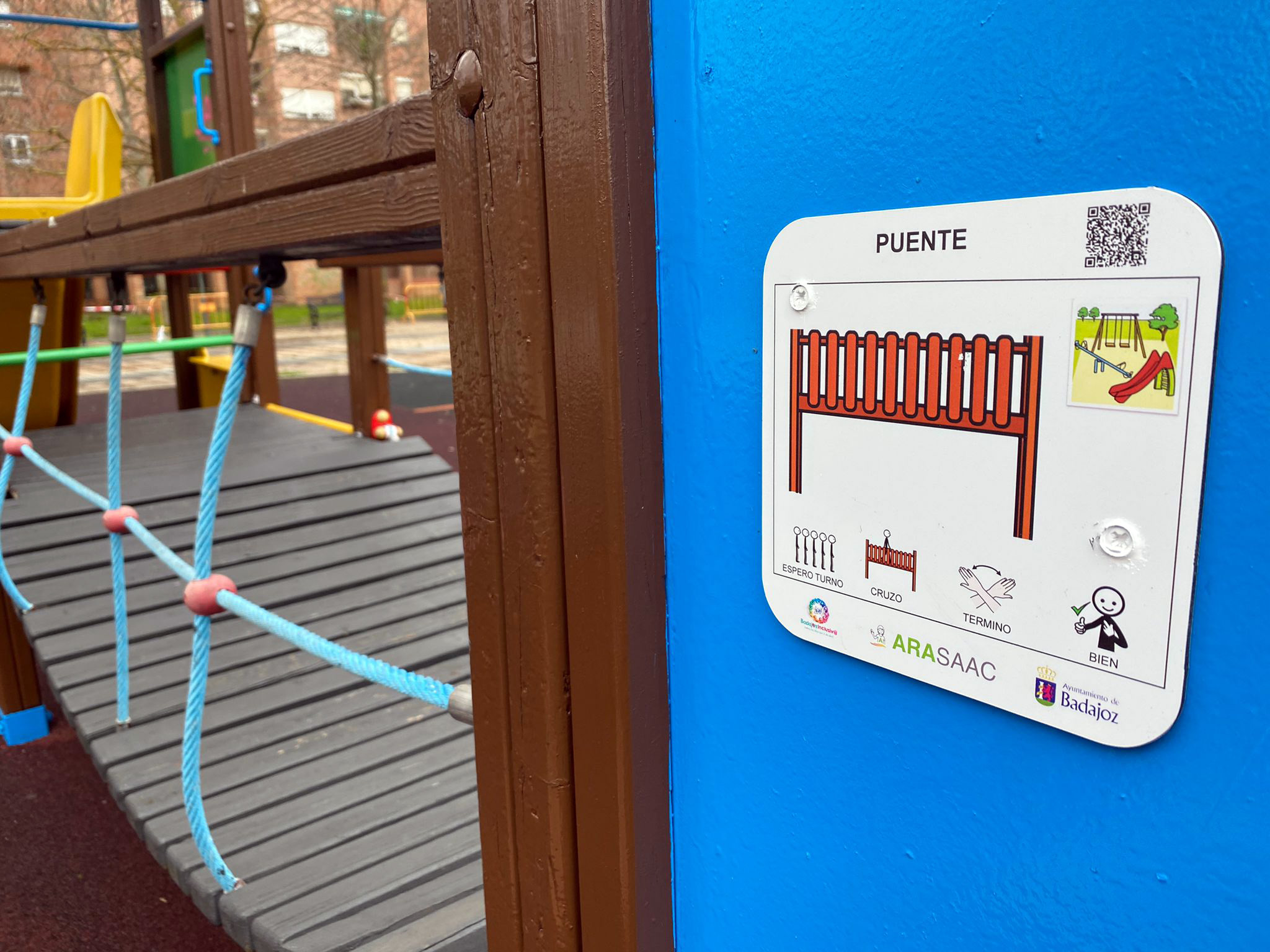 Placas para señalizar los juegos de los parques infantiles